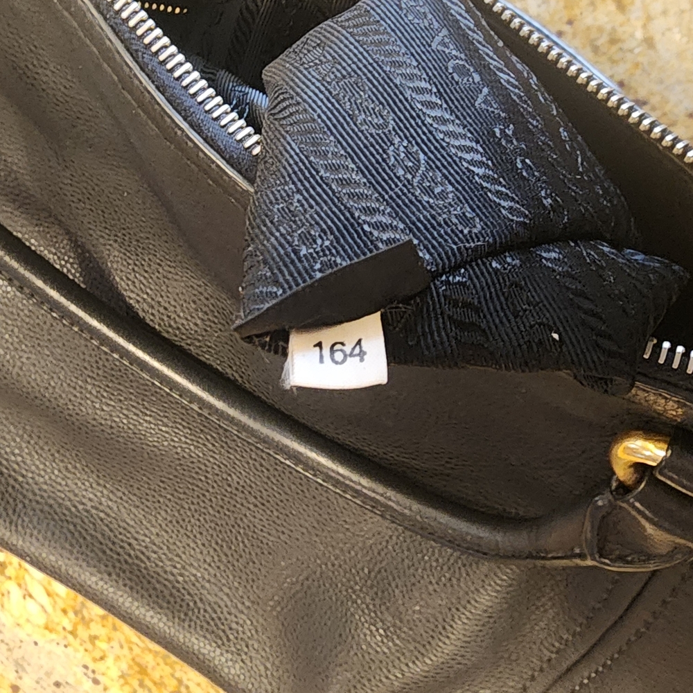 Prada Black Vitello Daino Leather Bag BR4420 Gold Brass Trim Excellent Condition - Picture 14 of 16